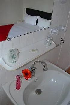 Otel Contact De 2*